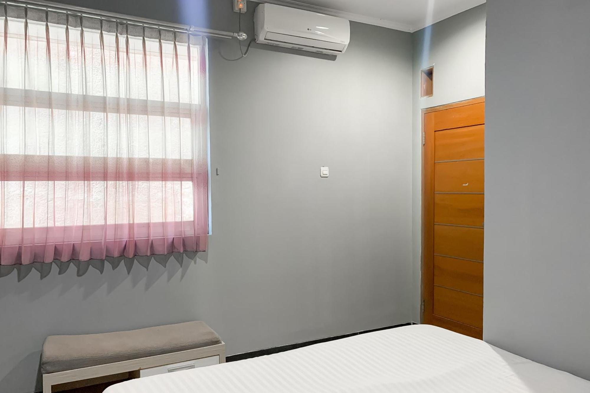 Karins Guesthouse Syariah Redpartner バンドゥン エクステリア 写真