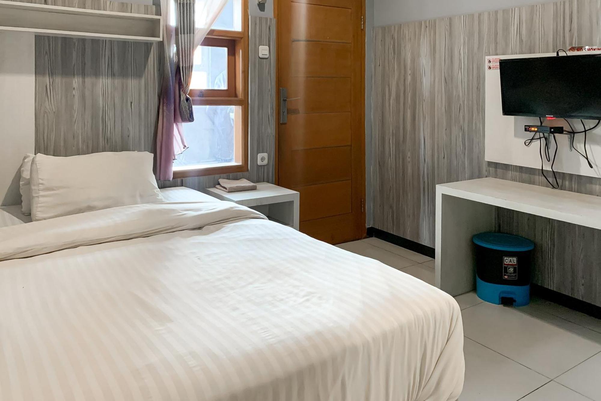 Karins Guesthouse Syariah Redpartner バンドゥン エクステリア 写真