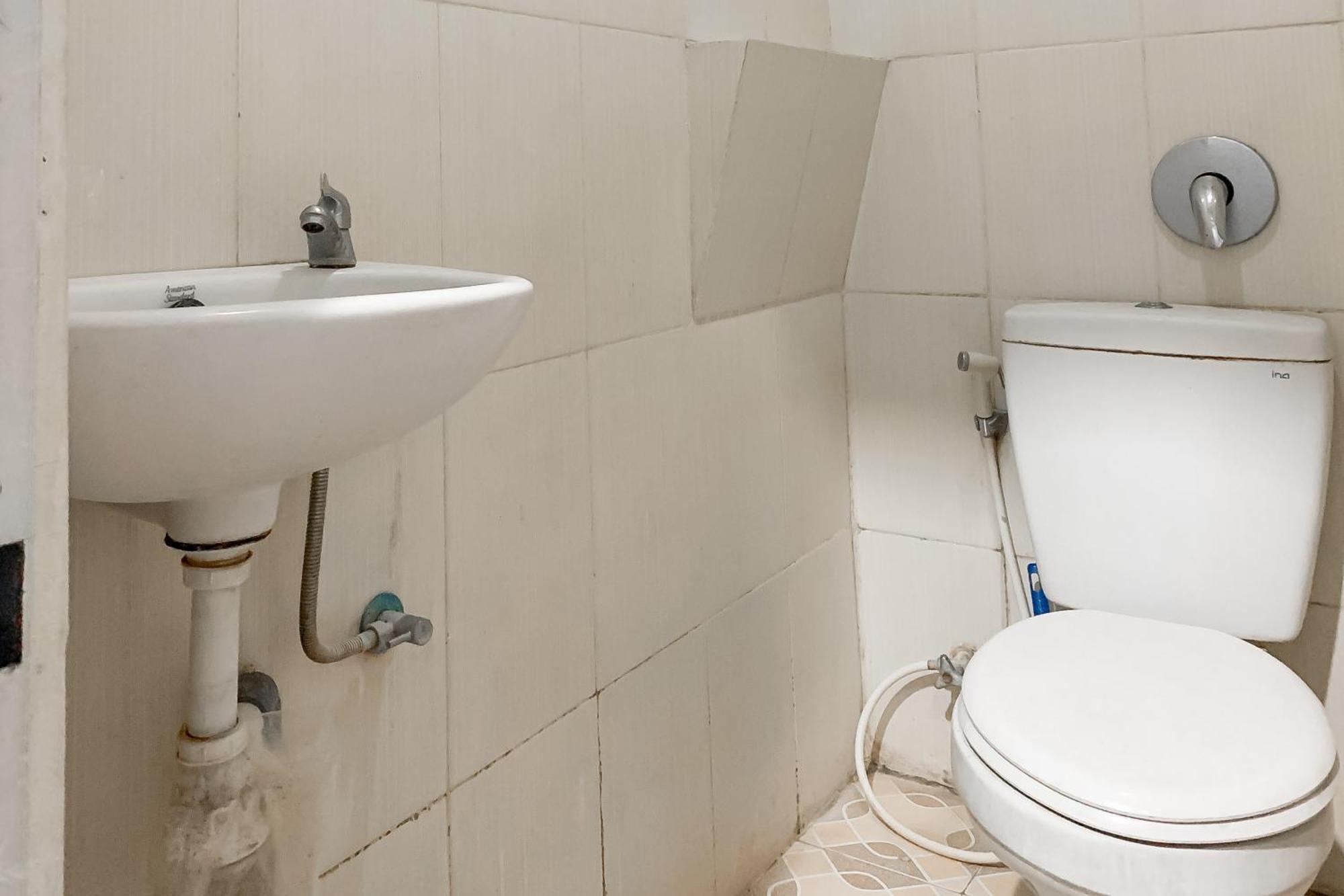 Karins Guesthouse Syariah Redpartner バンドゥン エクステリア 写真
