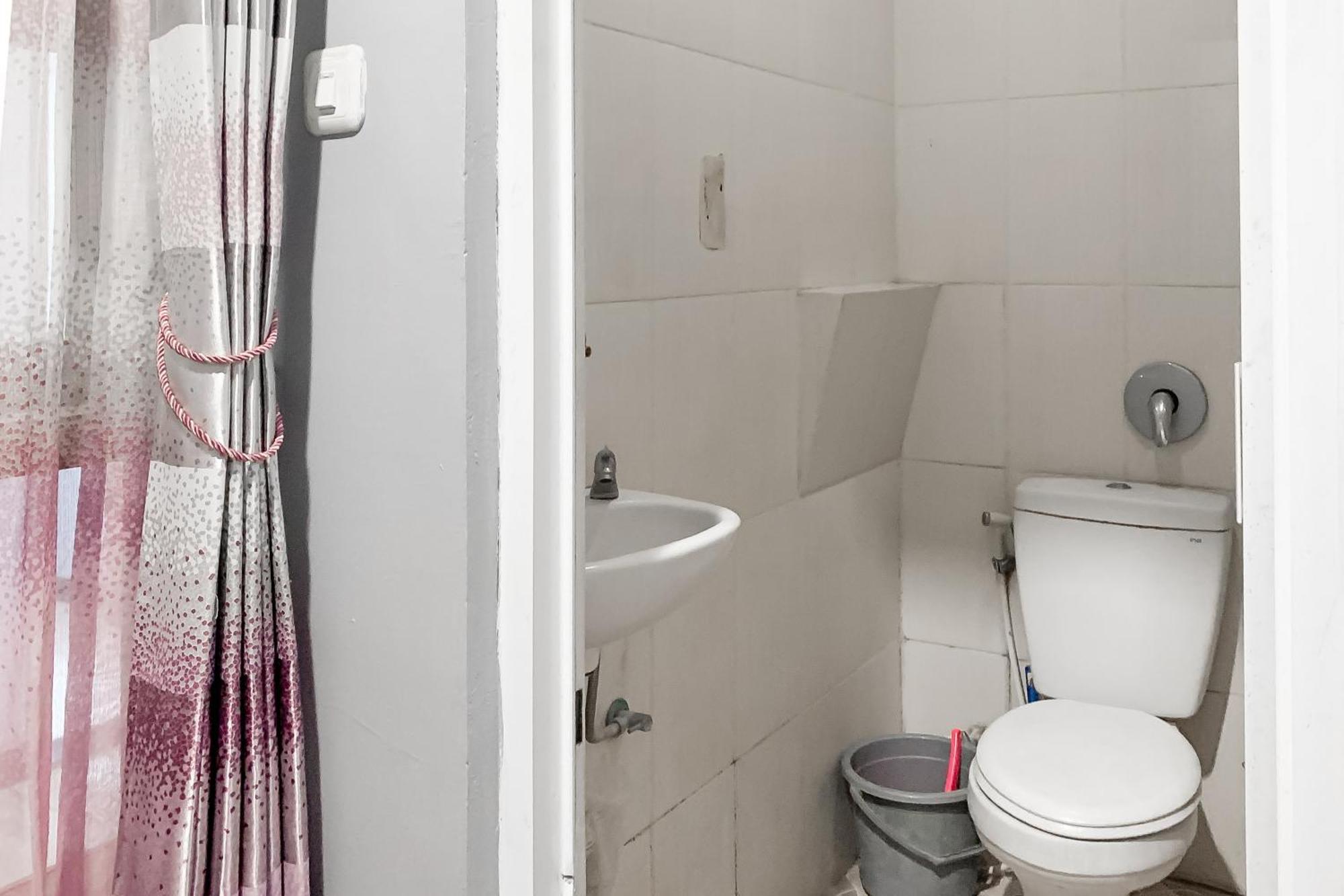 Karins Guesthouse Syariah Redpartner バンドゥン エクステリア 写真