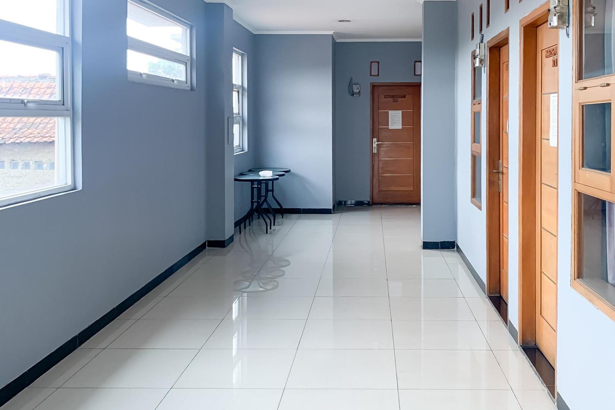 Karins Guesthouse Syariah Redpartner バンドゥン エクステリア 写真