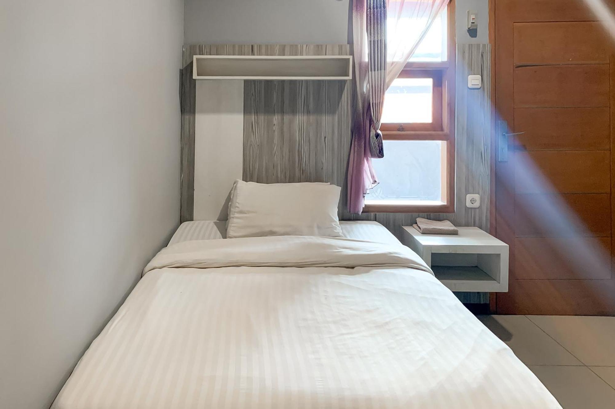 Karins Guesthouse Syariah Redpartner バンドゥン エクステリア 写真